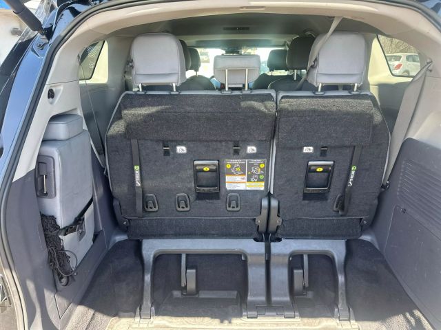2023 Toyota Sienna - Image 12