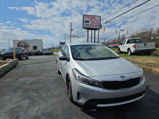 2017 Kia Forte - Image 3