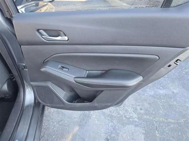 2020 Nissan Altima - Image 16