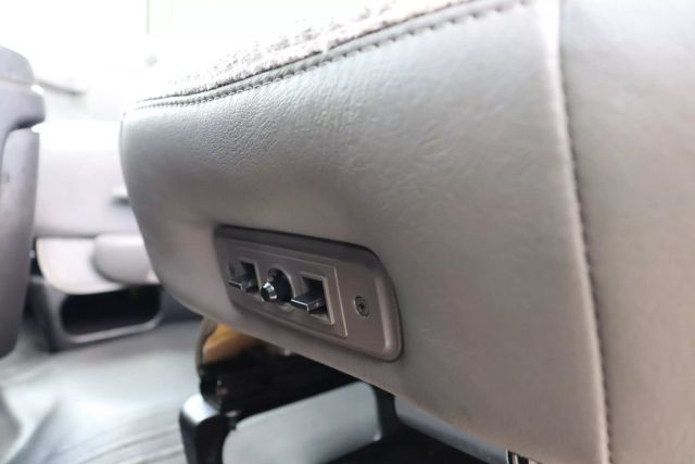 2019 Chevrolet Express 2500 Cargo - Image 10
