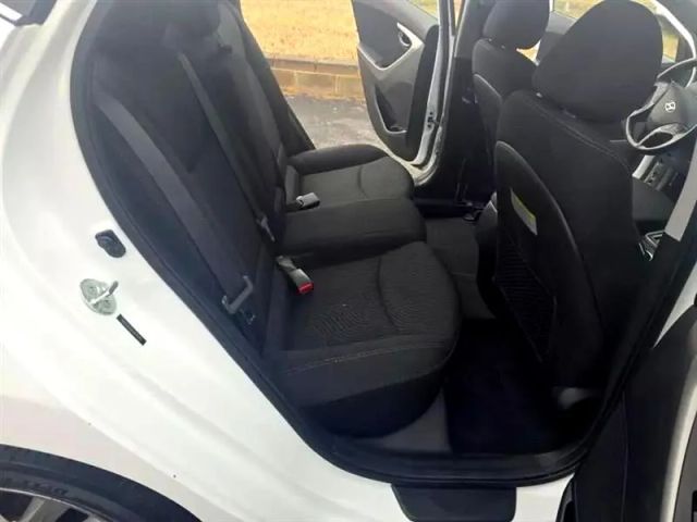 2015 Hyundai Elantra - Image 20