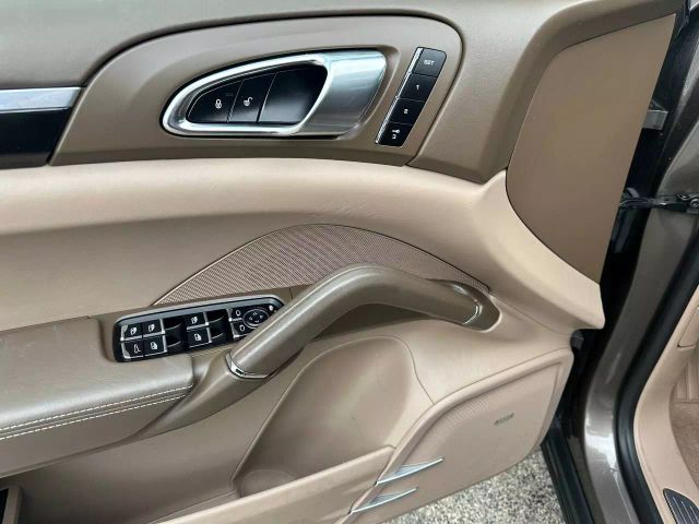 2014 Porsche Cayenne - Image 32