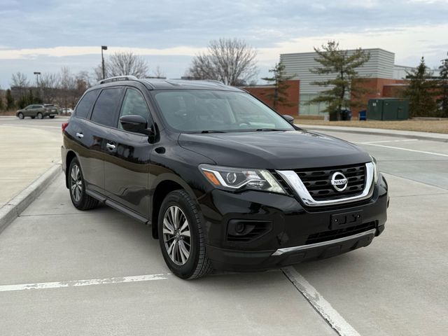 2017 Nissan Pathfinder - Image 1