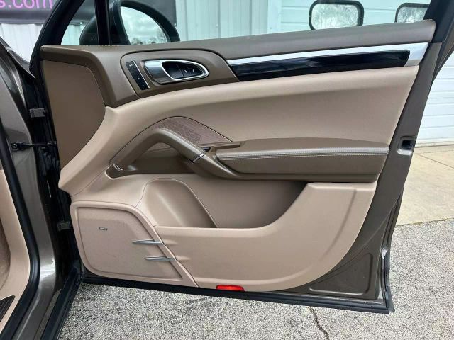 2014 Porsche Cayenne - Image 25