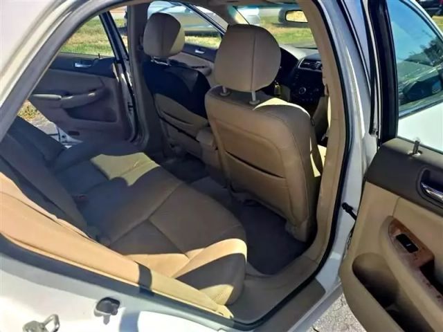 2005 Honda Accord - Image 18