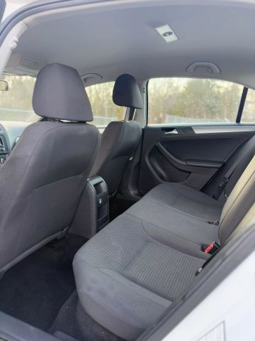 2015 Volkswagen Jetta 1.8t Se Sedan 4d - Image 10