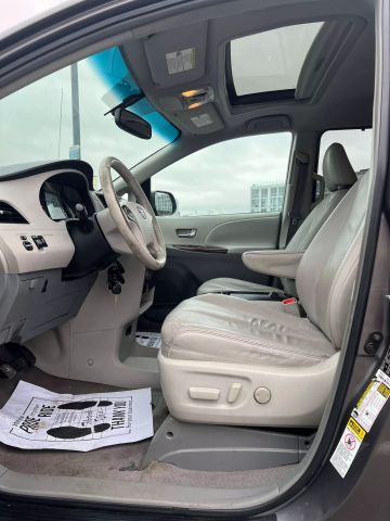 2011 Toyota Sienna Xle Minivan 4d - Image 14