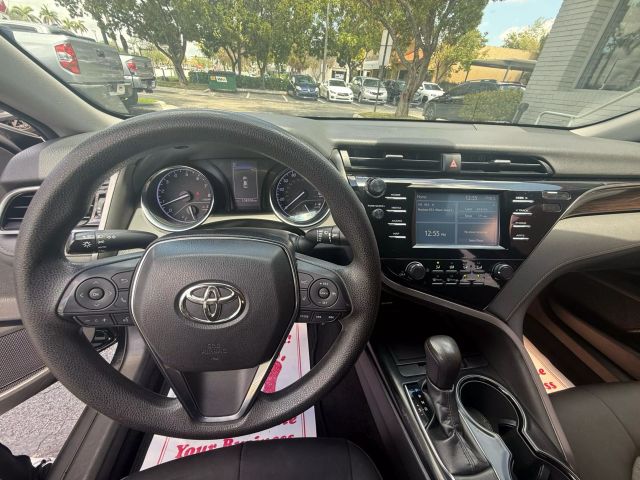 2019 Toyota Camry - Image 31