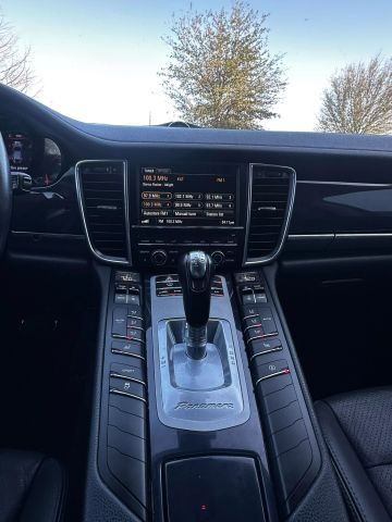 2014 Porsche Panamera - Image 16