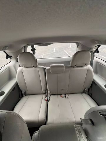 2011 Toyota Sienna Xle Minivan 4d - Image 21