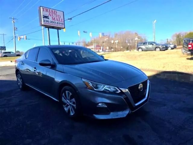 2020 Nissan Altima - Image 3