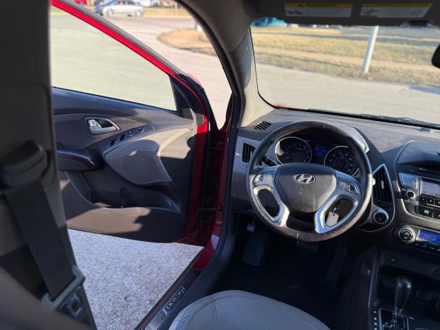 2012 Hyundai Tucson - Image 19