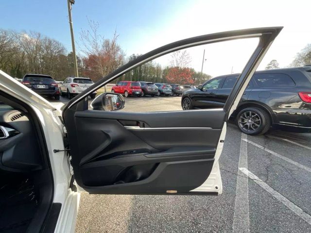 2018 TOYOTA CAMRY SEDAN WHITE AUTOMATIC - Peach State Motors