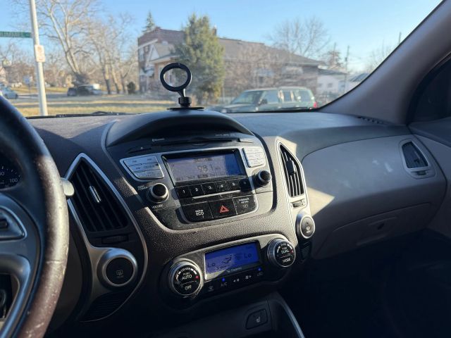 2012 Hyundai Tucson - Image 11