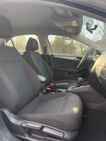 2015 Volkswagen Jetta 1.8t Se Sedan 4d - Image 11
