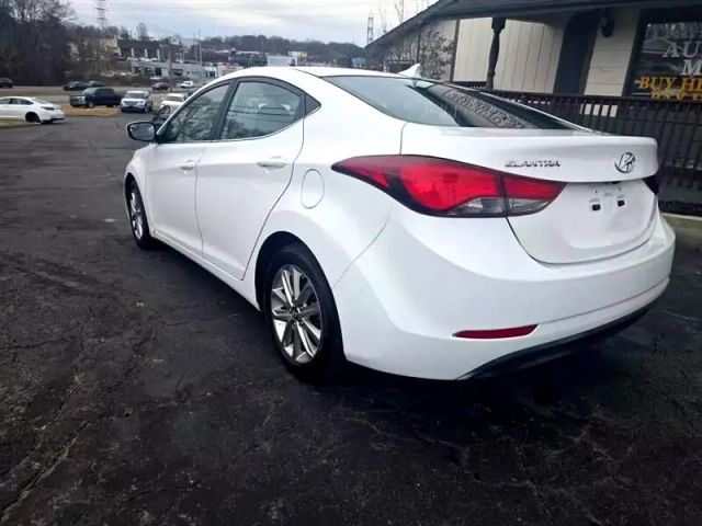 2015 Hyundai Elantra - Image 7