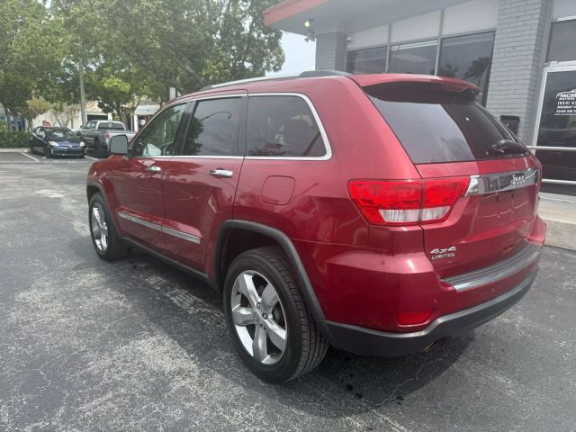 2013 Jeep Grand Cherokee - Image 5