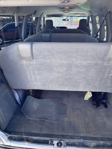 2013 Ford E350 Super Duty Passenger Xl Van 3d - Image 10