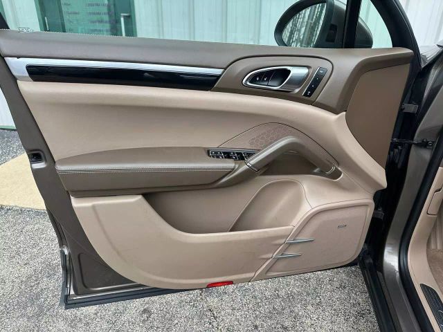 2014 Porsche Cayenne - Image 14