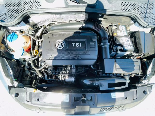 2014 Volkswagen Beetle - Image 11