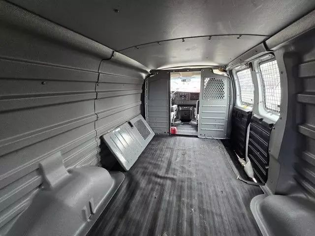2012 Chevrolet Express 2500 Cargo - Image 10