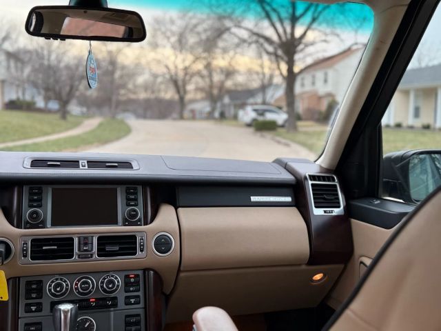 2009 Land Rover Range Rover - Image 25