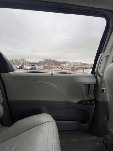 2011 Toyota Sienna Xle Minivan 4d - Image 41
