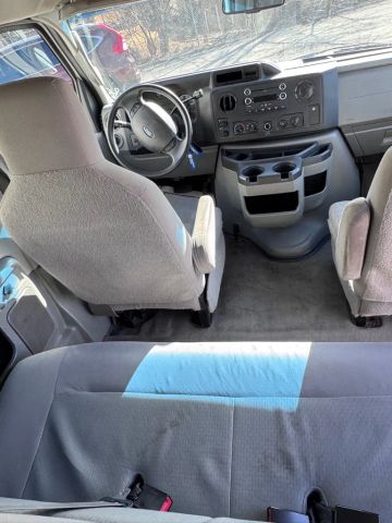 2013 Ford E350 Super Duty Passenger Xl Van 3d - Image 12