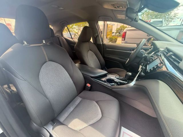 2019 Toyota Camry - Image 21