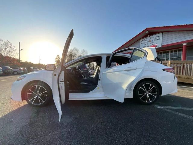 2018 TOYOTA CAMRY SEDAN WHITE AUTOMATIC - Peach State Motors