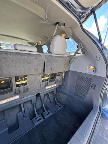 2016 Toyota Sienna - Image 21