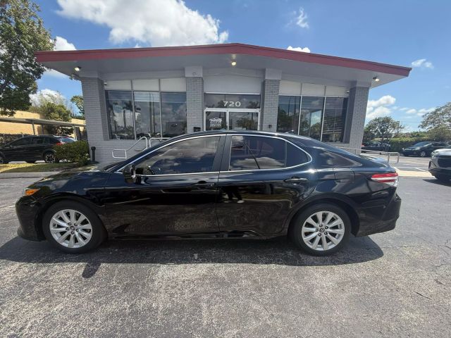 2019 Toyota Camry - Image 25