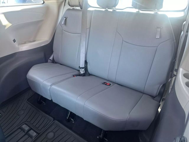 2023 Toyota Sienna - Image 10