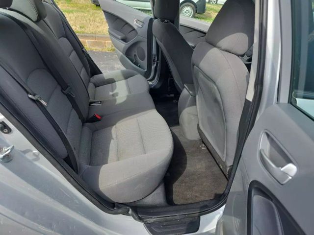 2017 Kia Forte - Image 17