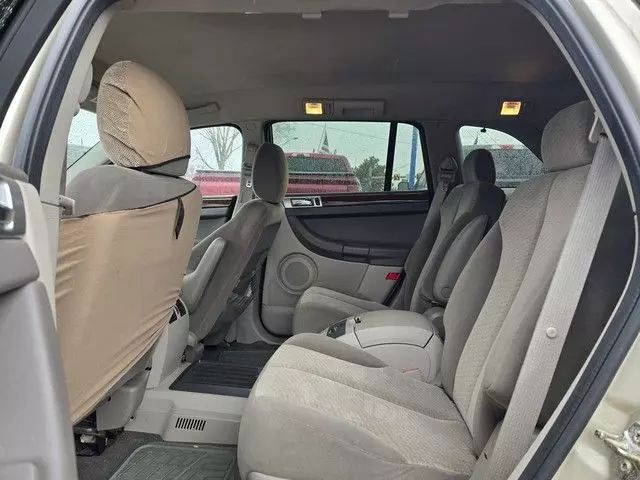 2005 Chrysler Pacifica - Image 13