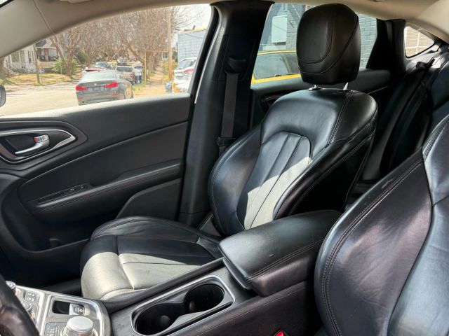 2017 Chrysler 200 - Image 12