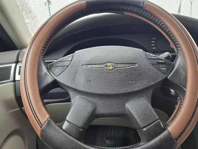 2005 Chrysler Pacifica - Image 11