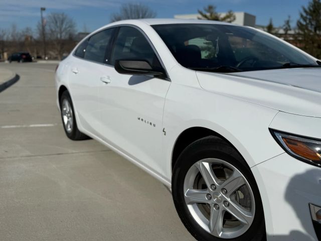 2020 Chevrolet Malibu - Image 10