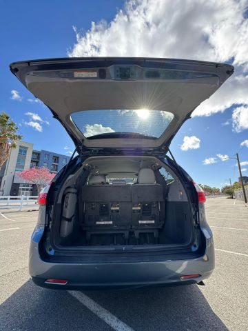 2016 Toyota Sienna - Image 18