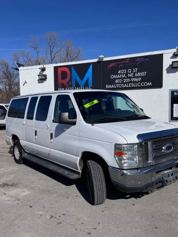2013 Ford E350 Super Duty Passenger Xl Van 3d - Image 2
