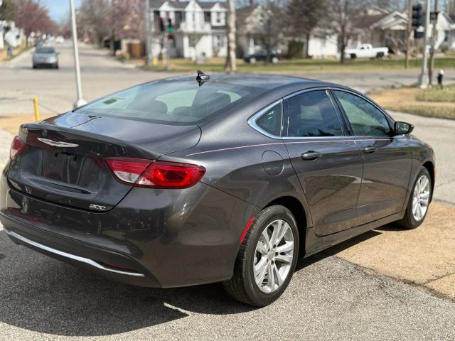 2017 Chrysler 200 - Image 4