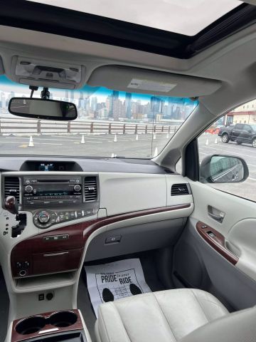 2011 Toyota Sienna Xle Minivan 4d - Image 23
