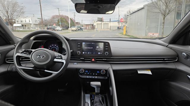 2021 Hyundai Elantra - Image 25