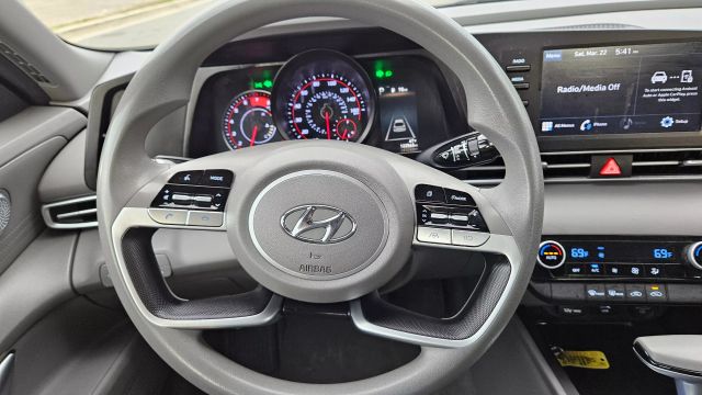 2021 Hyundai Elantra - Image 26