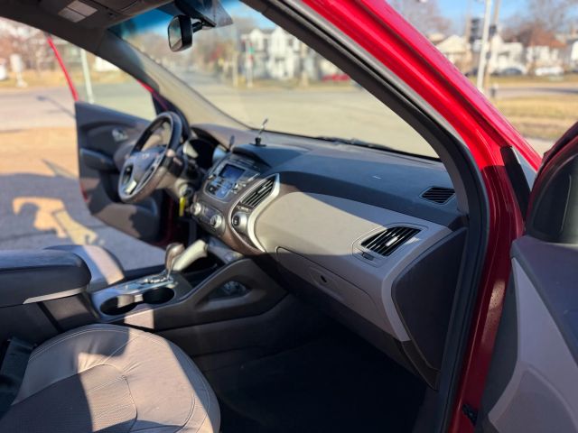 2012 Hyundai Tucson - Image 21