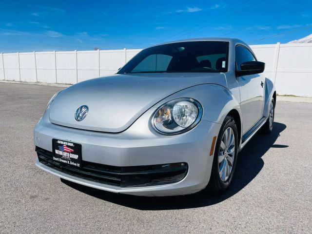 2014 Volkswagen Beetle - Image 2