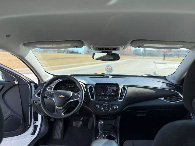 2020 Chevrolet Malibu - Image 23