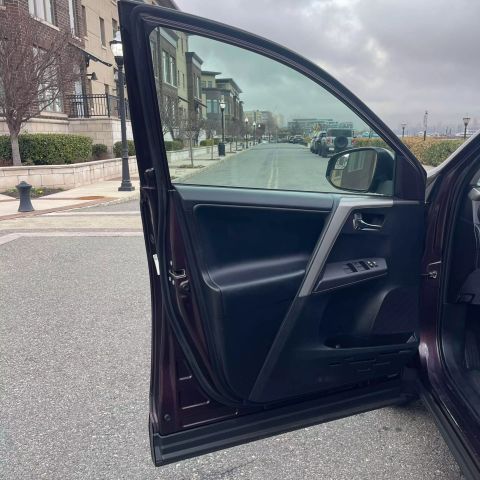 2018 Toyota Rav4 Xle Sport Utility 4d - Image 17