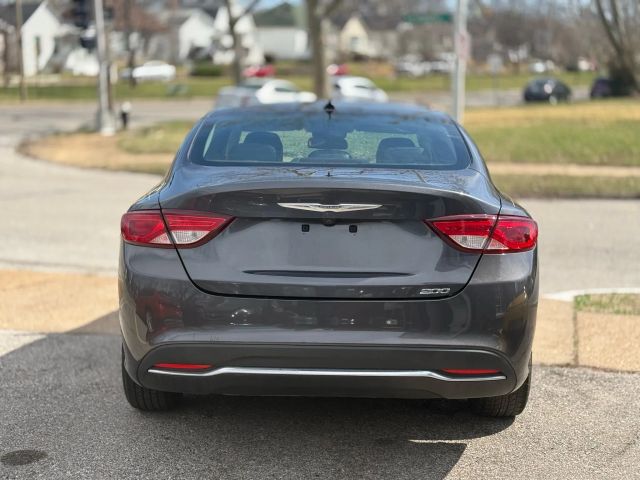 2017 Chrysler 200 - Image 5