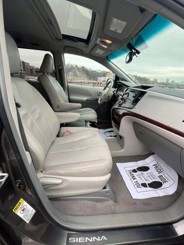 2011 Toyota Sienna Xle Minivan 4d - Image 16